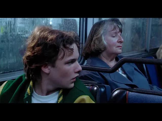 悬疑名作：青年公交车上偶遇二战时的&ldquo;战争恶魔&rdquo;，随后被其套路