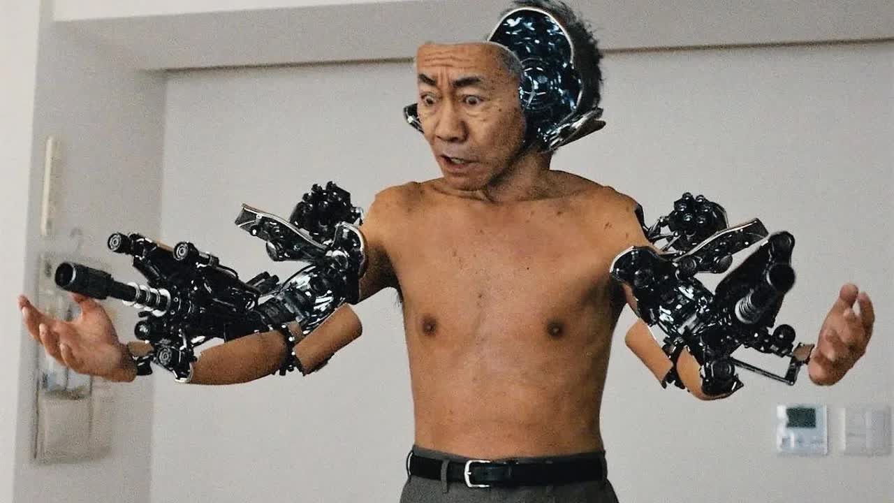 一次爆炸，老汉身体被改造成機械，誰说老汉不能成为主角的？