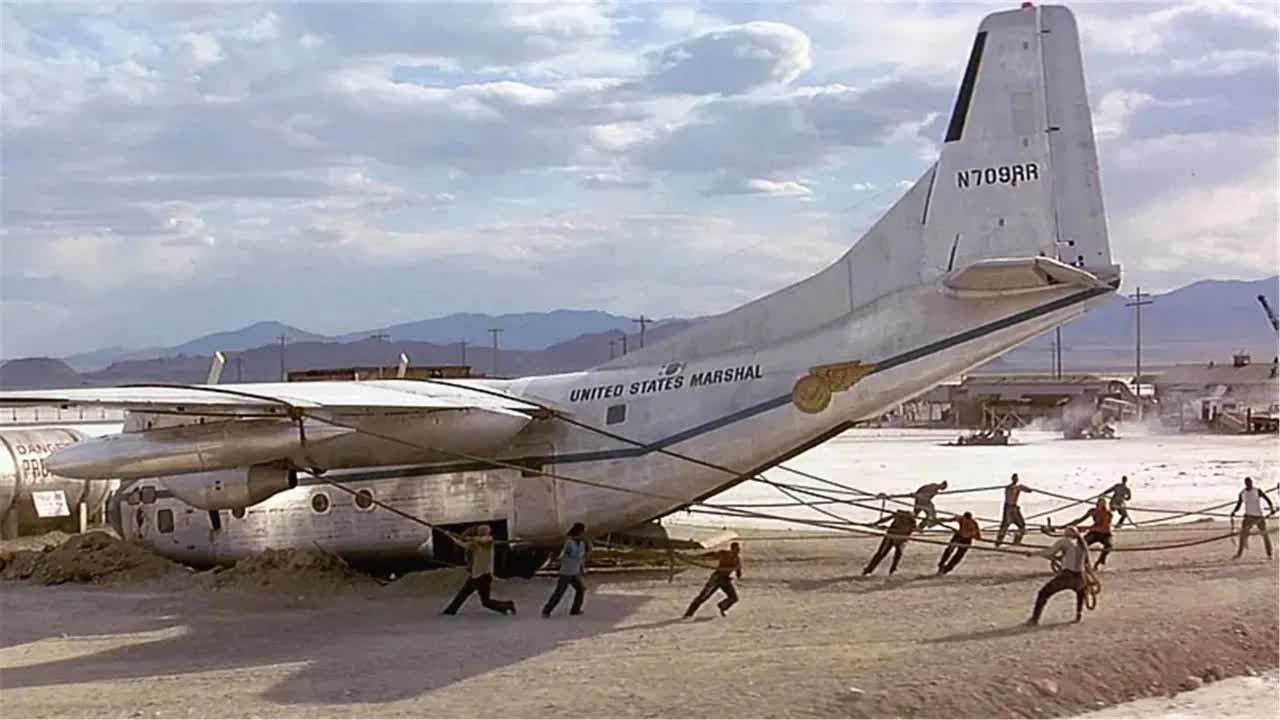 &ldquo;空中监狱&rdquo;号飞机被囚犯劫持，可他们万万没想到，上面有个叫凯奇的特工！