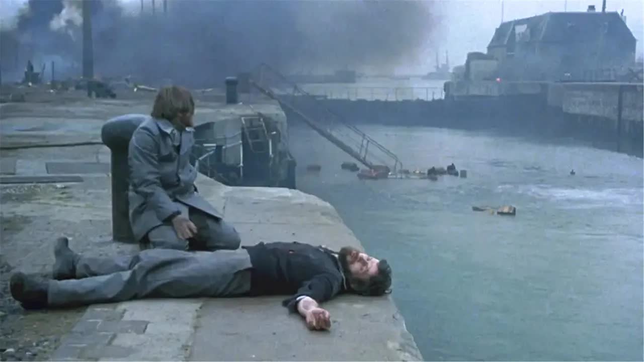 潜艇穿越最窄海峡，沉到280米海底奇迹上浮，最后却沉没在自家港口里！