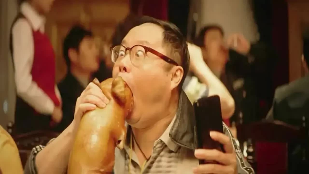 《西虹市首富》沈腾教你如何炫富，住宿一天50万，洗澡6人伺候！