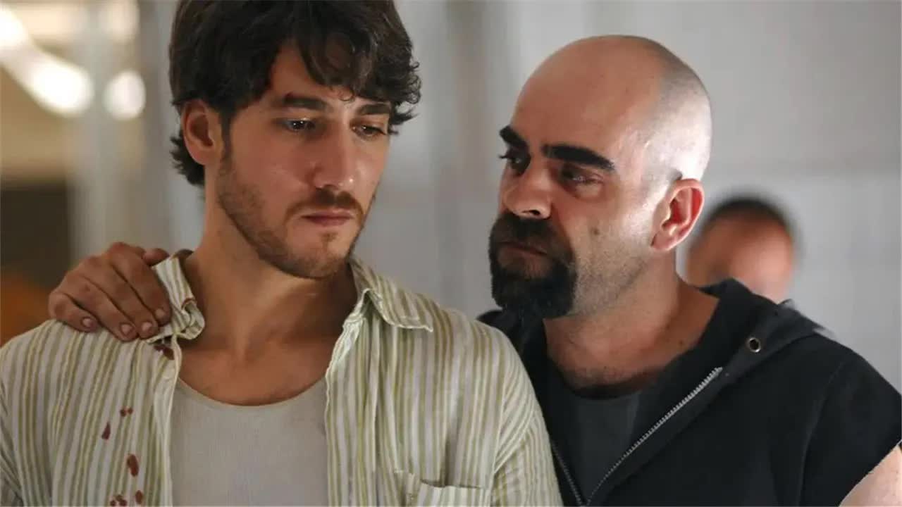 菜鸟狱警第一天上班，被迫当卧底，结果真的成了罪犯！