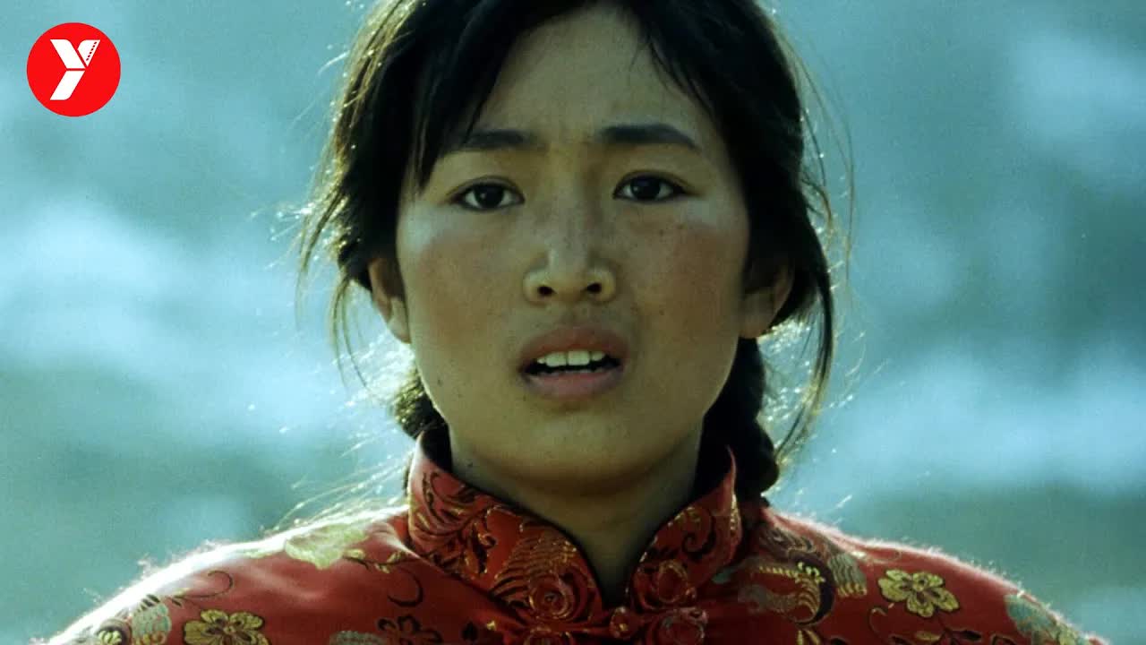 【越哥】张艺谋&ldquo;偷拍&rdquo;出来的电影，拍出了最牛的巩俐，以及最真实的农村！